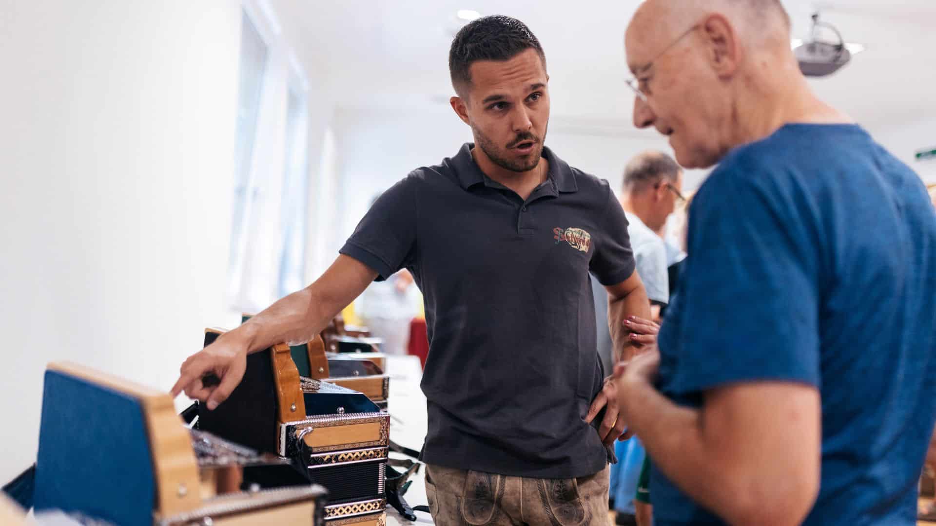Richi erklärt warum man keine Harmonika mieten sollte