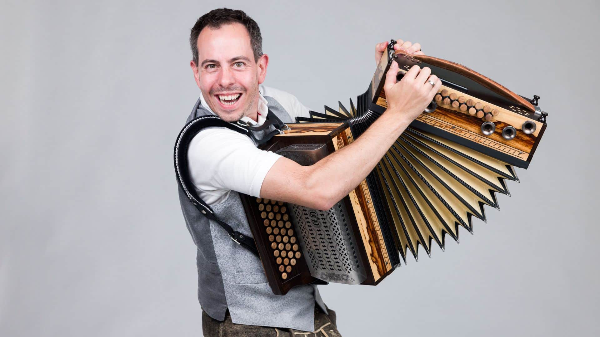 Thomas zeigt wie Bassspiel mit Freude geht